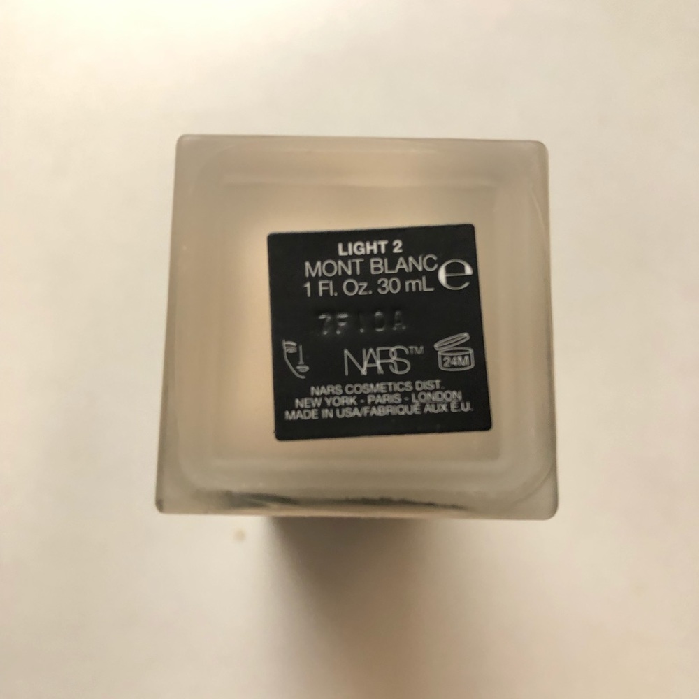 Nars all day luminous Mont Blanc - Picture 2 of 3